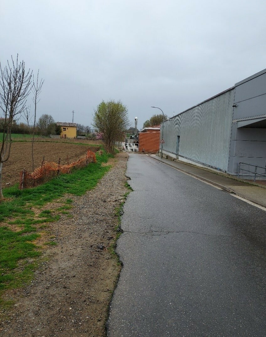 Imatge pels mitjans: Construir una vorera al carrer que porta de la carretera d’Olot a l’escola Pompeu Fabra