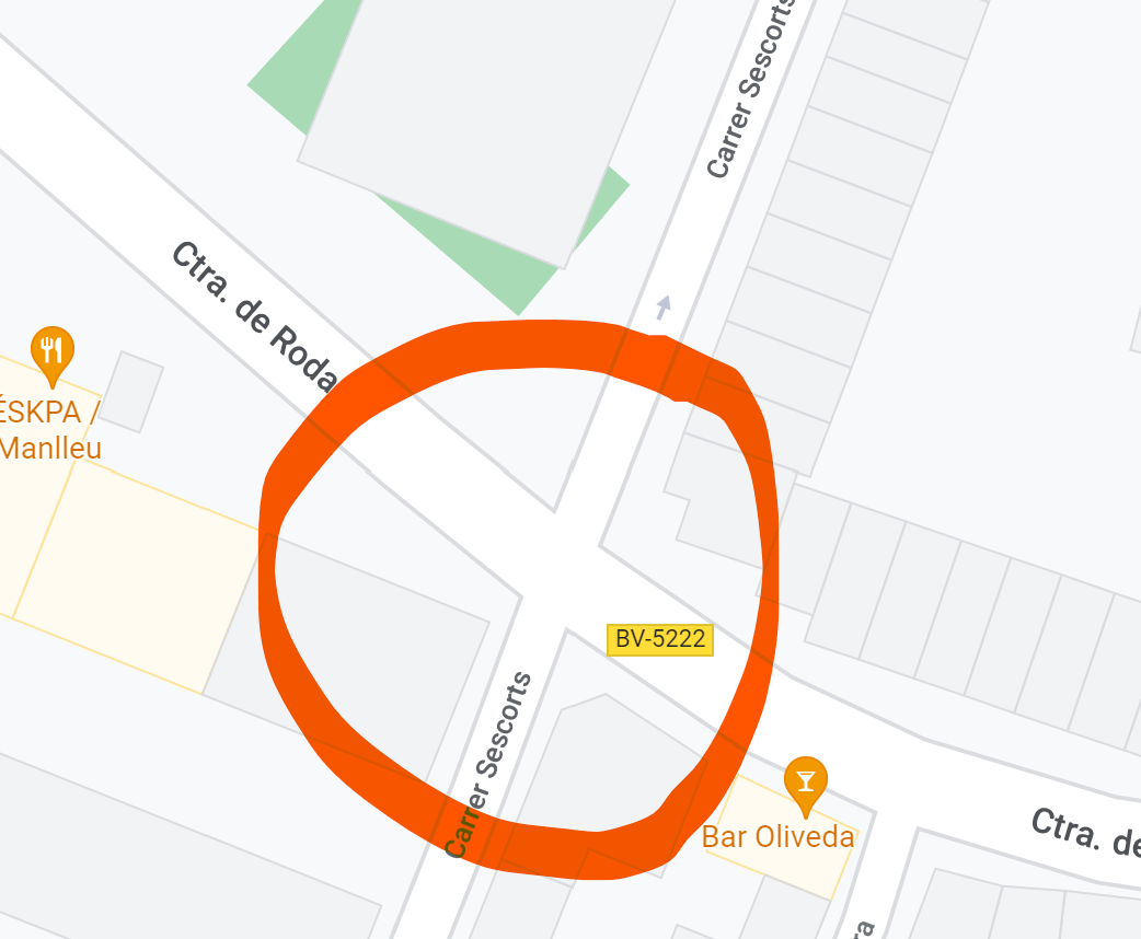 Imatge pels mitjans: Pas elevat o coixí berlinès reductor de velocitat en carretera de Roda/ Carrer Sescorts.