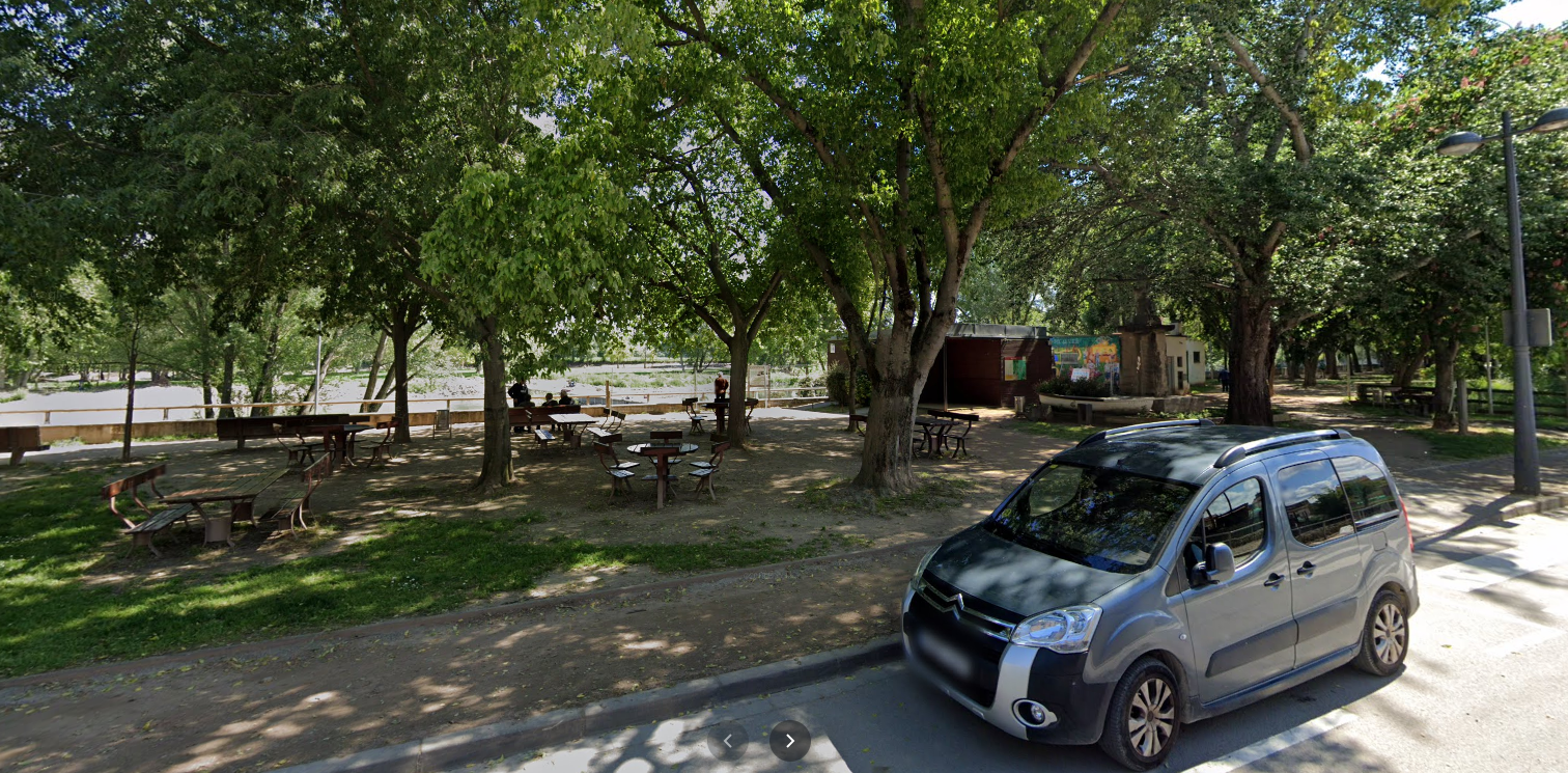 Imatge pels mitjans: Instal·lar més taules de pícnic a la zona de l'Embarcador