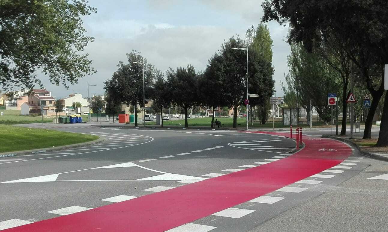 Imatge pels mitjans: Carril bici a la carretera d&#39;Olot